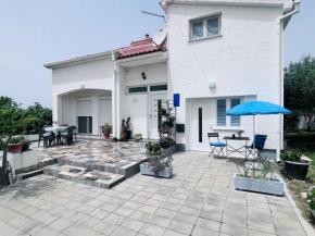 Apartments Maria, Vrsi